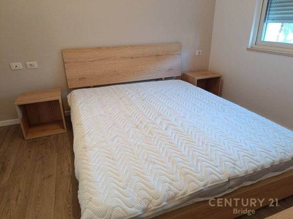 Tirane, jap me qera apartament 1+1 , 66 m² 500 € (Liqeni i Thatë)
