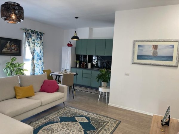 Tirane, jepet me qera apartament 2+1+Ballkon , 87 m² 450 € 