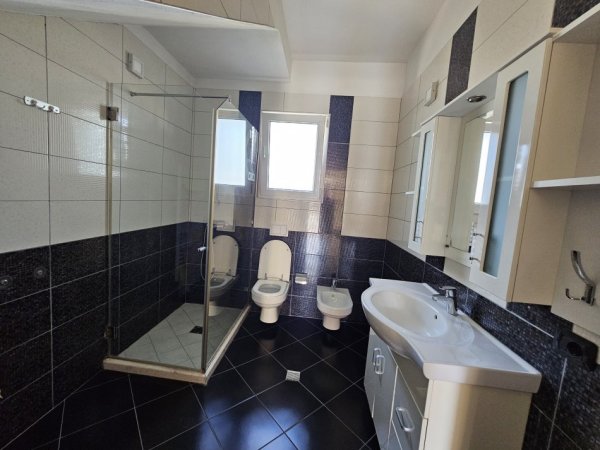 Tirane, jepet me qera Vile 3 Katshe , (TEG)