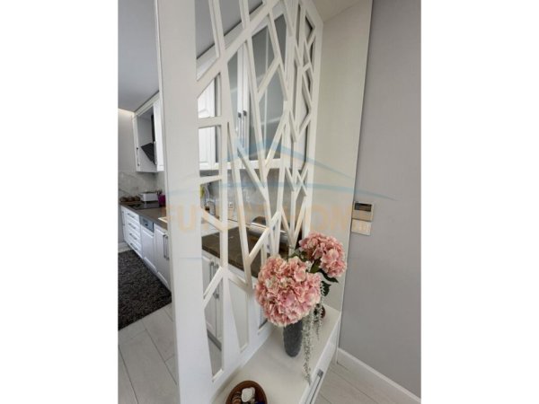 Tirane, jepet me qera apartament 2+1 Kati 1, 152 m² 1.300 € (Kodra E Diellit)