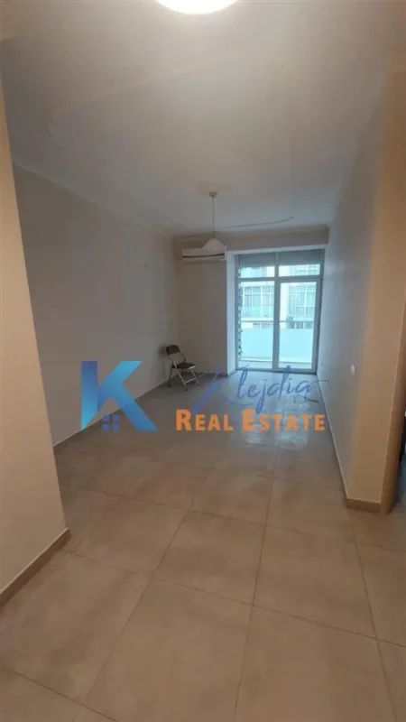 Tirane, jap me qera zyre Kati 2, 75 m² 630 € (Komuna e Parisit)