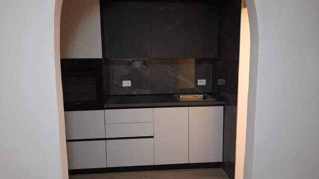 Tirane, jap me qera apartament 2+1+Ballkon Kati 1, 75 m² 610 € (21 Dhjetori)