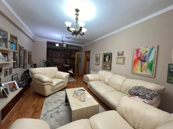 Tirane, shitet apartament 2+1+Ballkon Kati 6, 120 m² 262.900 € (Komuna Parisit)