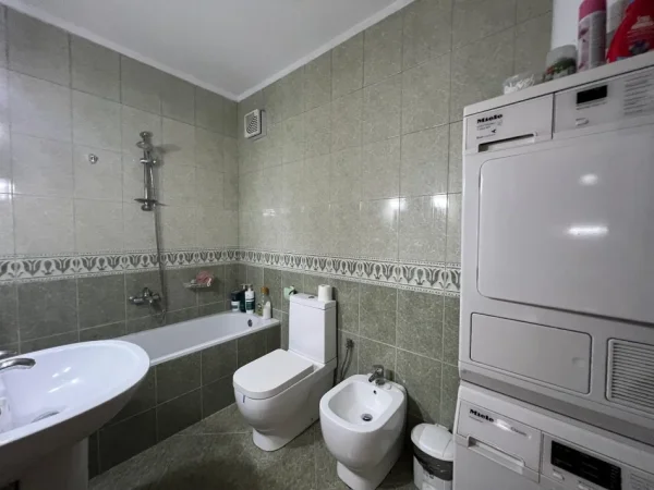 Tirane, shitet apartament 2+1+Ballkon Kati 6, 120 m² 262.900 € (Komuna Parisit)