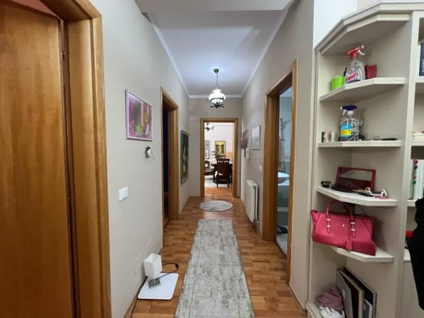 Tirane, shitet apartament 2+1+Ballkon Kati 6, 120 m² 262.900 € (Komuna Parisit)