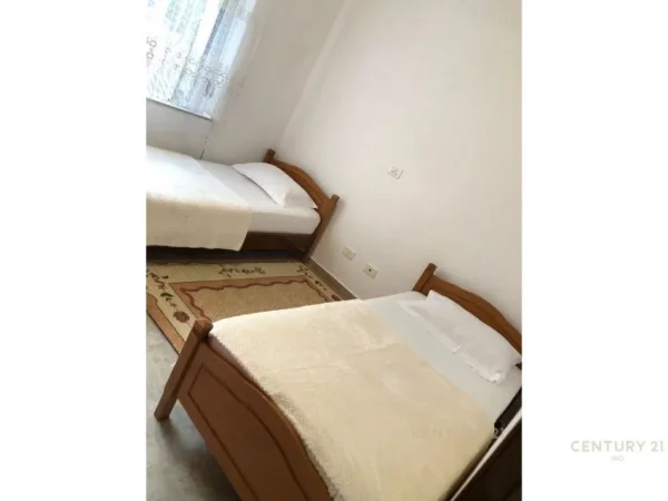 Tirane, jepet me qera apartament 2+1 Kati 1, 84 m² 650 € 