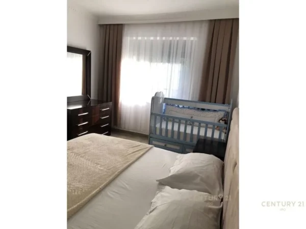 Tirane, jepet me qera apartament 2+1 Kati 1, 84 m² 650 € 