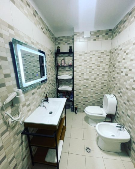 SOLD/Tirane, jap me qera apartament 1+1+Ballkon Kati 5, 65 m²  600 mi lek/Muaj (Kompleksi Magnet ,21 Dhjetori ,Rruga Ndre Mjeda,Tirane)