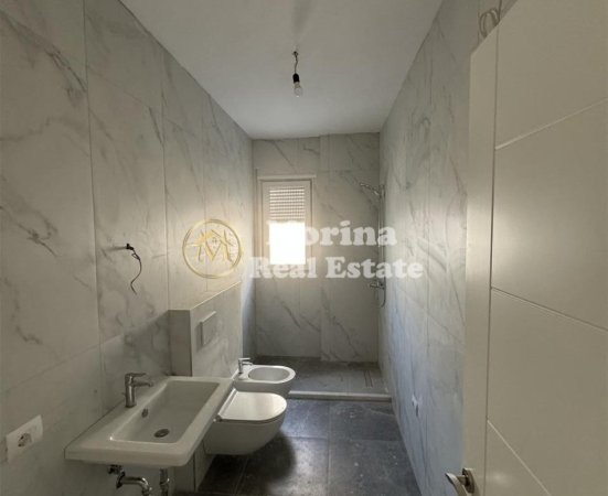Tirane, jepet me qera apartament 2+1 Kati 4, 105 m² 500 € (Xhamllik)