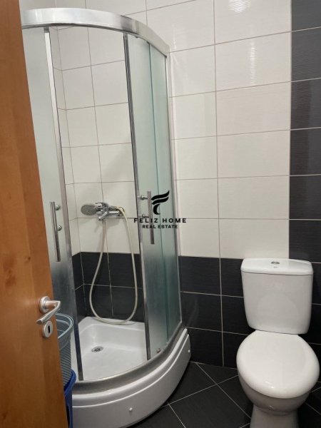 Tirane, jepet me qera apartament 2+1 Kati 3, 90 m² 500 € (ALI DEMI)