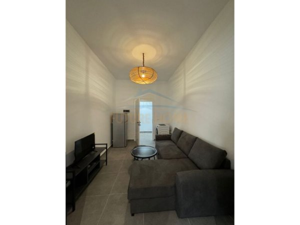 Tirane, jepet me qera apartament 1+1+Aneks Kati 4, 60 m² 700 € (Shallvaret)