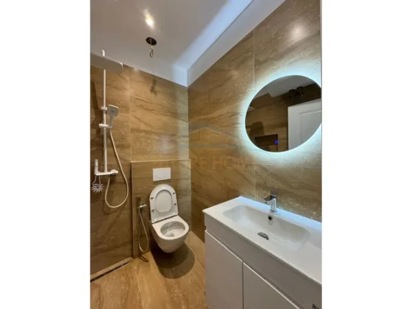 Tirane, jepet me qera apartament 1+1+Aneks Kati 4, 60 m² 700 € (Shallvaret)