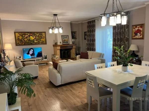 Tirane, jepet me qera apartament 3+1 Kati 3, 160 m² 1.650 € (Rruga Kosovarve,Kompleksi Dinamo)