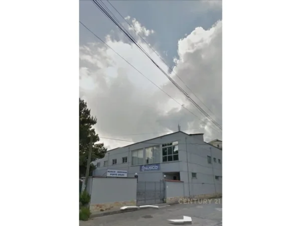 Tirane, shitet magazine , 750 m² (Magazinat ish Frigoriferi, Siri Kodra)