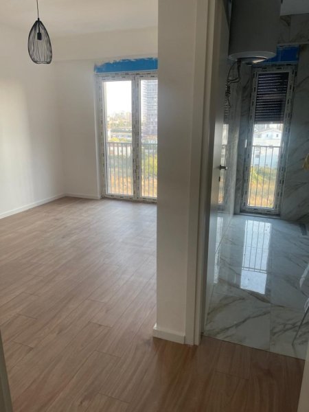 Tirane, jepet me qera apartament 3+1+Ballkon Kati 4, 150 m² 600 € (bulevardi i ri)