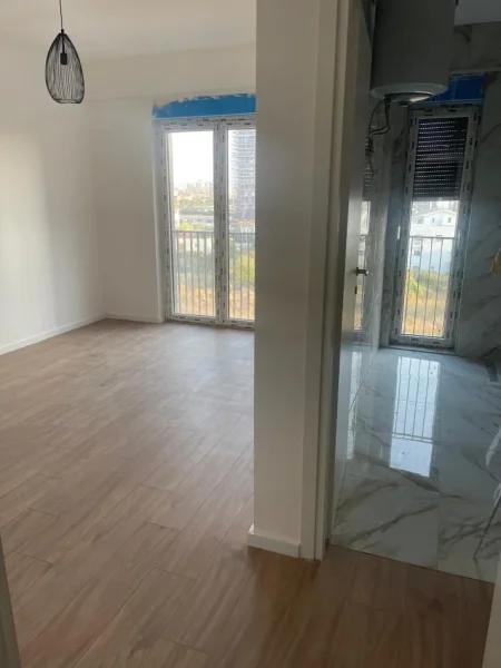 Tirane, jepet me qera apartament 3+1+Ballkon Kati 4, 150 m² 600 € (bulevardi i ri)