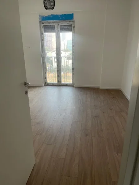 Tirane, jepet me qera apartament 3+1+Ballkon Kati 4, 150 m² 600 € (bulevardi i ri)