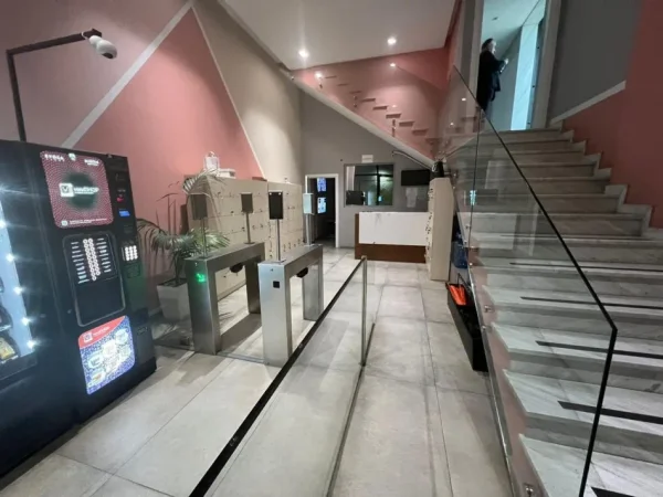 Tirane, jepet me qera ambjent biznesi Kati 6, 562 m² 7.000 € (Qender , Sheshi Skenderbej)