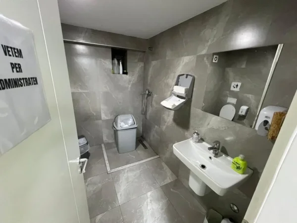 Tirane, jepet me qera ambjent biznesi Kati 6, 562 m² 7.000 € (Qender , Sheshi Skenderbej)