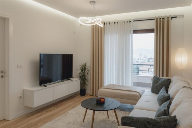 Tirane, jepet me qera apartament 2+1+Ballkon Kati 3, 82 m² 650 € (Kopeshti botanik , kompleksi fratari)