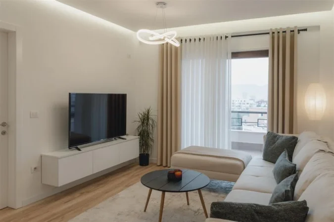 Tirane, jepet me qera apartament 2+1+Ballkon Kati 3, 82 m² 650 € (Kopeshti botanik , kompleksi fratari)
