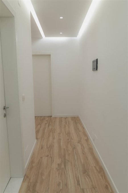 Tirane, jepet me qera apartament 2+1+Ballkon Kati 3, 82 m² 650 € (Kopeshti botanik , kompleksi fratari)