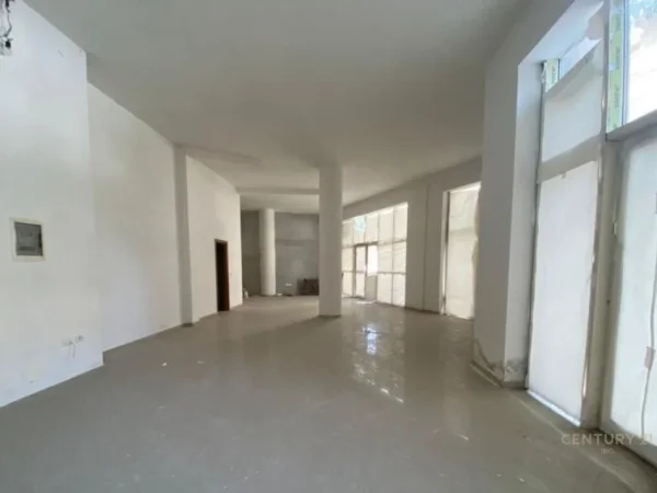 Tirane, shitet ambjent biznesi , 212 m² 455.000 € (ATSH)