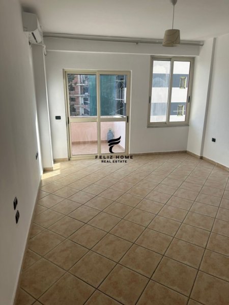 Tirane, jepet me qera apartament 1+1 Kati 4, 70 m² 450 € (BULEVARDI GJERGJ FISHTA)