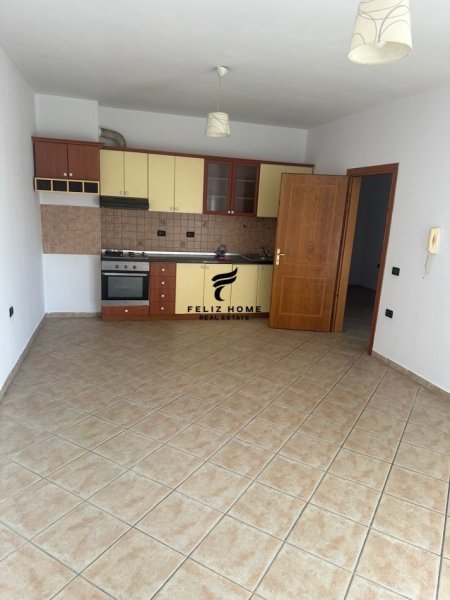 Tirane, jepet me qera apartament 1+1 Kati 4, 70 m² 450 € (BULEVARDI GJERGJ FISHTA)
