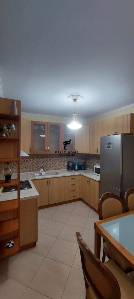 Tirane, jepet me qera apartament 1+1 Kati 6, 71 m² 500 € (RRUGA JORDAN MISJA)