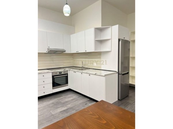 Tirane, jap me qera apartament 1+1 , 68 m² 480 € (Liqeni i Thatë)