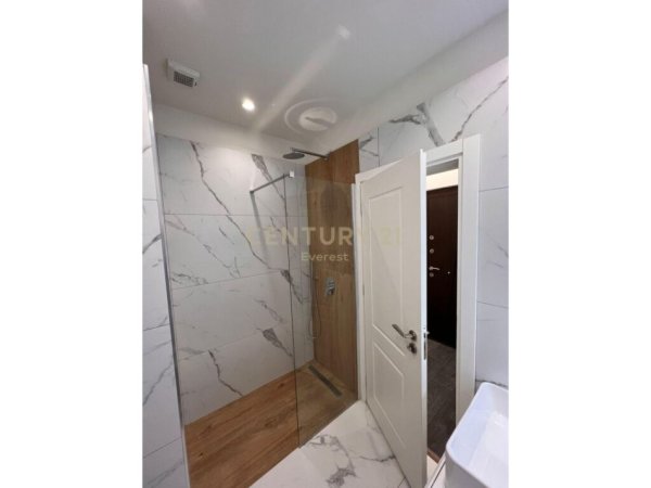 Tirane, jap me qera apartament 1+1 , 68 m² 480 € (Liqeni i Thatë)