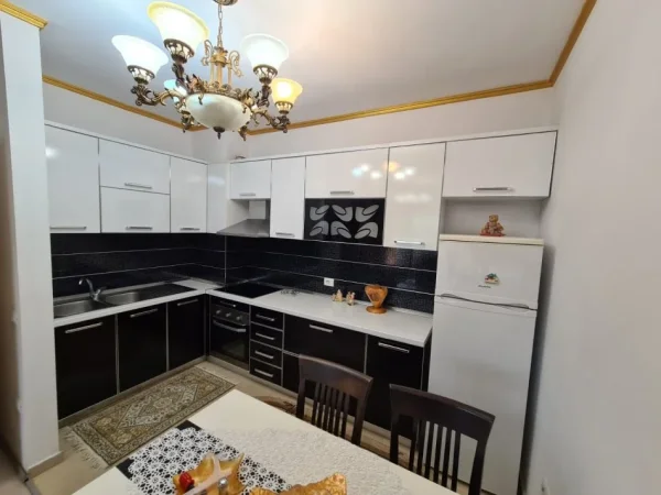 Tirane, jepet me qera apartament 1+1+Ballkon Kati 4, 67 m² 450 € (don bosko prane shkolles don bosko)