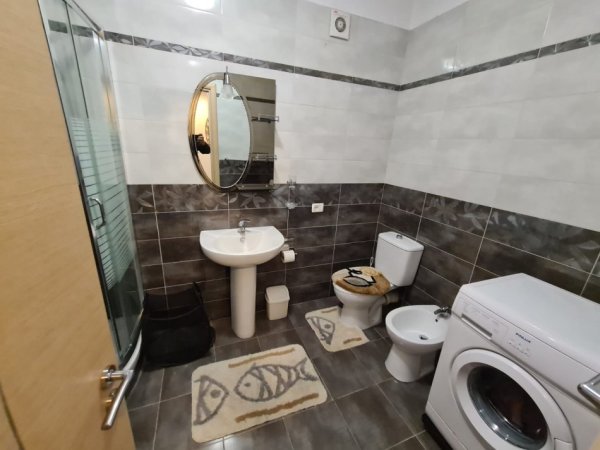 Tirane, jepet me qera apartament 1+1+Ballkon Kati 4, 67 m² 450 € (don bosko prane shkolles don bosko)
