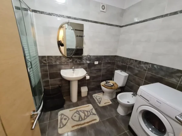 Tirane, jepet me qera apartament 1+1+Ballkon Kati 4, 67 m² 450 € (don bosko prane shkolles don bosko)