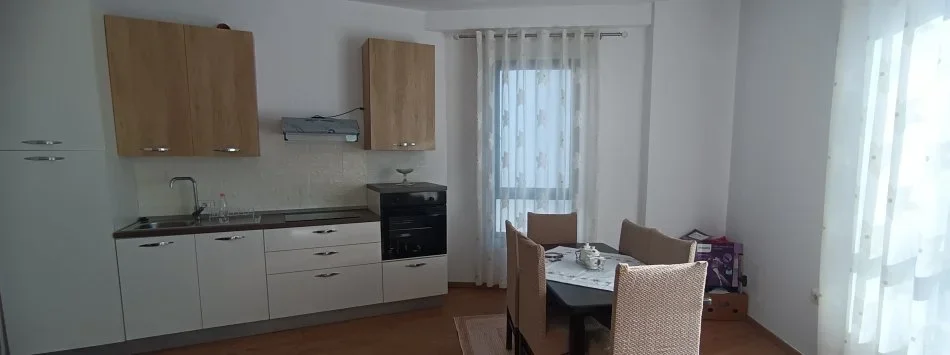 Tirane, jepet me qera apartament 1+1+Ballkon Kati 7, 65 m² 500 € (kryqezimi i farmacise 10 , (Rruga e dibres))