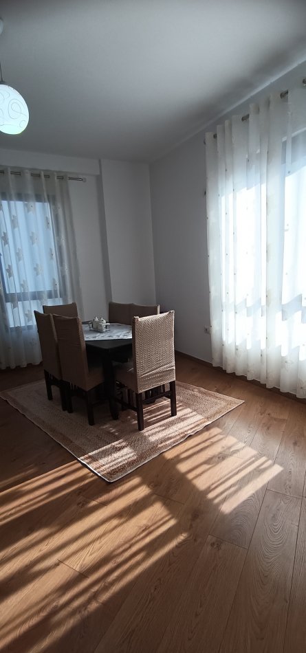 Tirane, jepet me qera apartament 1+1+Ballkon Kati 7, 65 m² 500 € (kryqezimi i farmacise 10 , (Rruga e dibres))