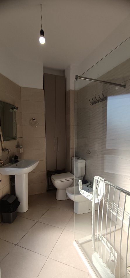 Tirane, jepet me qera apartament 1+1+Ballkon Kati 7, 65 m² 500 € (kryqezimi i farmacise 10 , (Rruga e dibres))