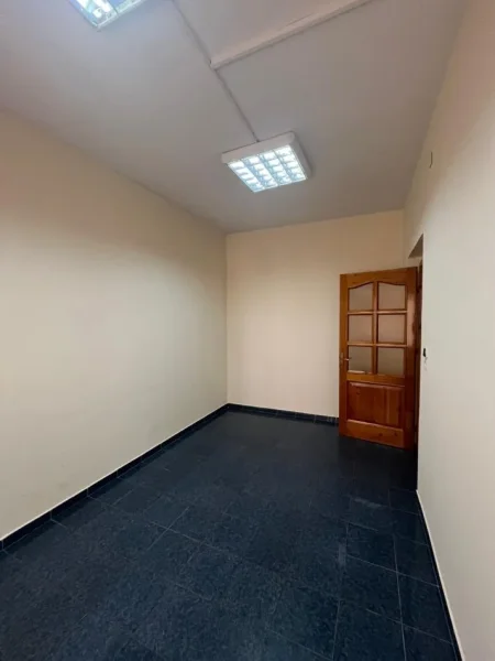 Tirane, jepet me qera zyre Kati 2, 130 m² 840 € (andon Zako Cajupi)