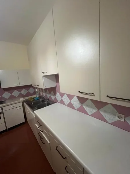 Tirane, jepet me qera zyre Kati 2, 130 m² 840 € (andon Zako Cajupi)