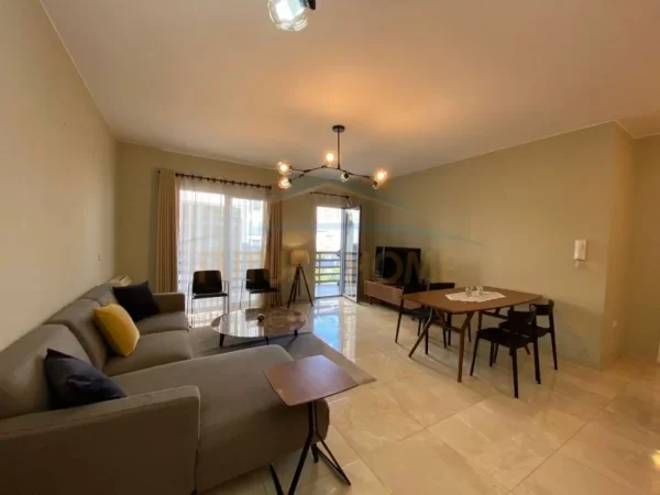 Tirane, jepet me qera apartament 2+1 Kati 4, 97 m² 850 € (Liqeni i Tiranes)