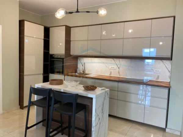 Tirane, jepet me qera apartament 2+1 Kati 4, 97 m² 850 € (Liqeni i Tiranes)