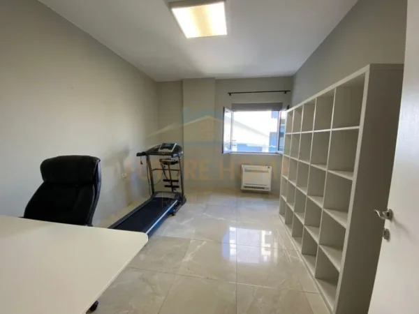 Tirane, jepet me qera apartament 2+1 Kati 4, 97 m² 850 € (Liqeni i Tiranes)