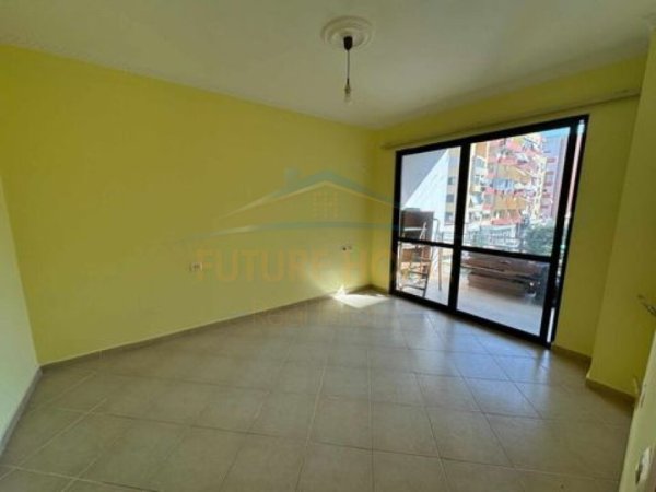 Tirane, jepet me qera apartament 1+1 Kati 2, 70 m² 350 € (Spiro Floqi)