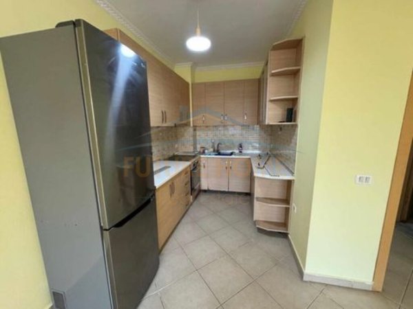 Tirane, jepet me qera apartament 1+1 Kati 2, 70 m² 350 € (Spiro Floqi)