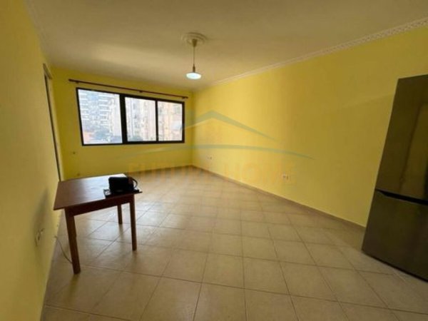 Tirane, jepet me qera apartament 1+1 Kati 2, 70 m² 350 € (Spiro Floqi)