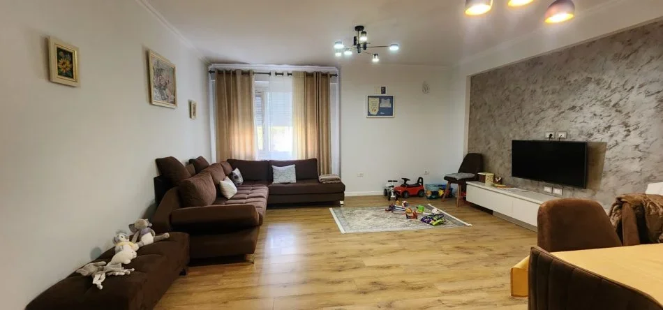 Tirane, shitet apartament 2+1 Kati 2, 96 m² 140.000 € (Kryqezimi i Tufines)