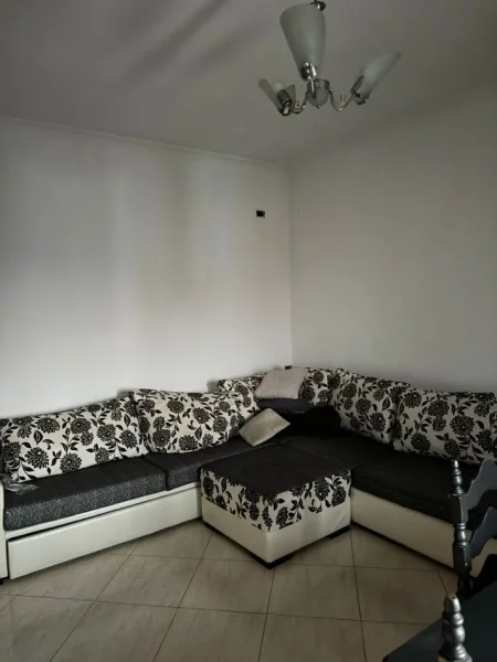 Tirane, jepet me qera apartament 2+1+Ballkon Kati 4, 100 m² 450 € (don bosko prane xhamise)