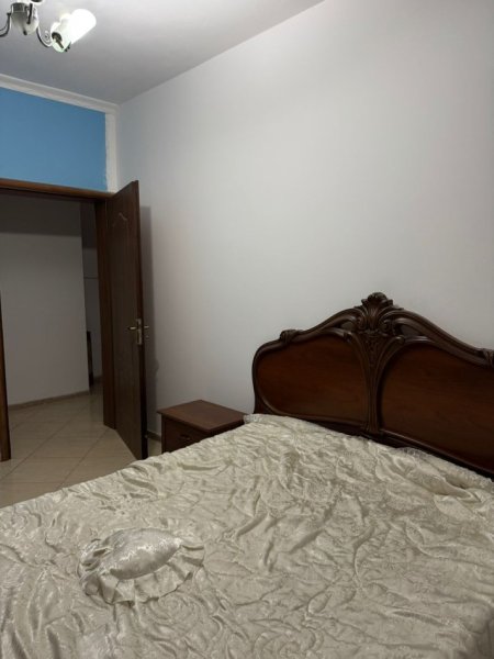 Tirane, jepet me qera apartament 2+1+Ballkon Kati 4, 100 m² 450 € (don bosko prane xhamise)