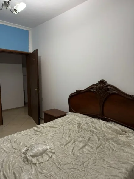 Tirane, jepet me qera apartament 2+1+Ballkon Kati 4, 100 m² 450 € (don bosko prane xhamise)